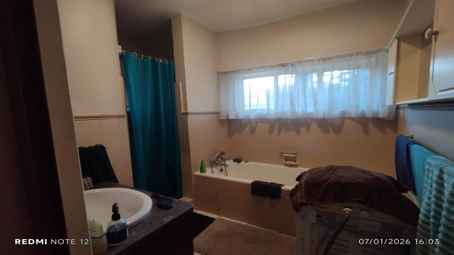 Bathroom 1 of property in Three Rivers