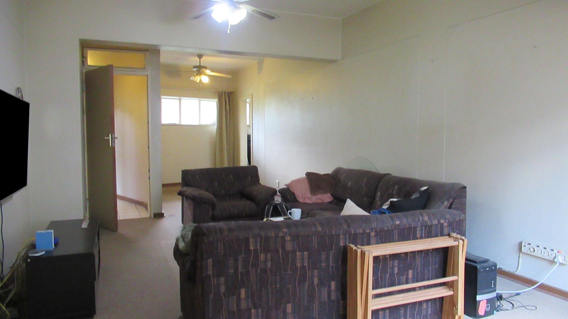 Lounges - 22 square meters of property in Three Rivers