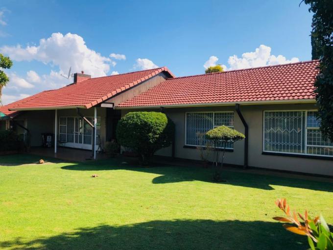 3 Bedroom House for Sale For Sale in Lambton - MR701381