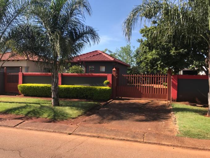 2 Bedroom House for Sale For Sale in The Orchards - MR701393