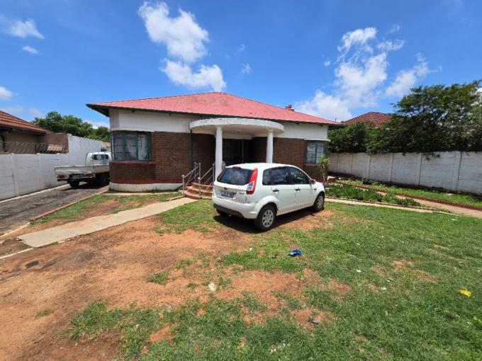 2 Bedroom House for Sale For Sale in Forest Hill - JHB - MR701396