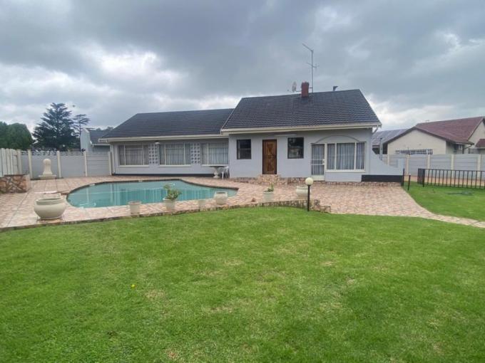 5 Bedroom House for Sale For Sale in Brackendowns - MR701400