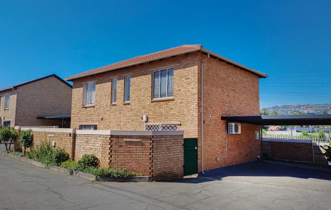 2 Bedroom Duplex for Sale For Sale in Strubensvallei - MR701406