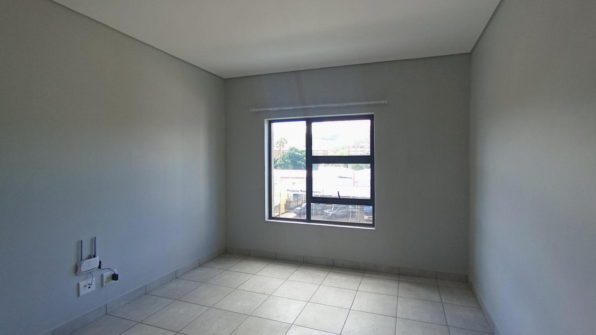 Bed Room 1 - 15 square meters of property in Pretoria North