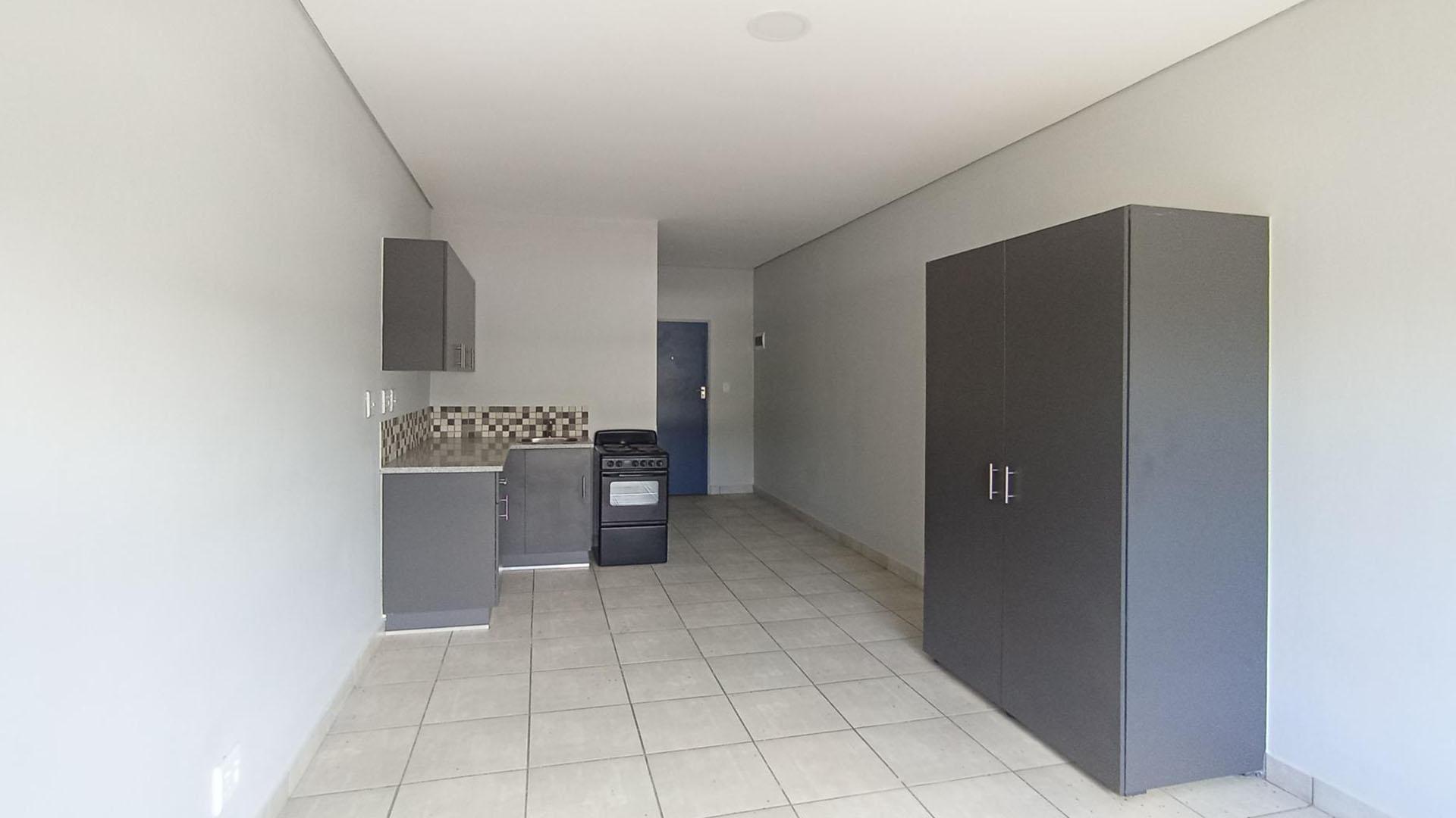 Bed Room 1 - 15 square meters of property in Pretoria North