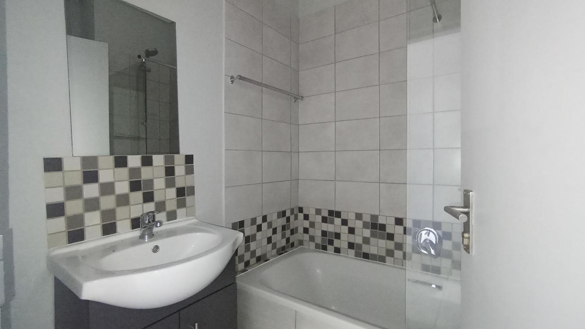 Bathroom 1 - 4 square meters of property in Pretoria North