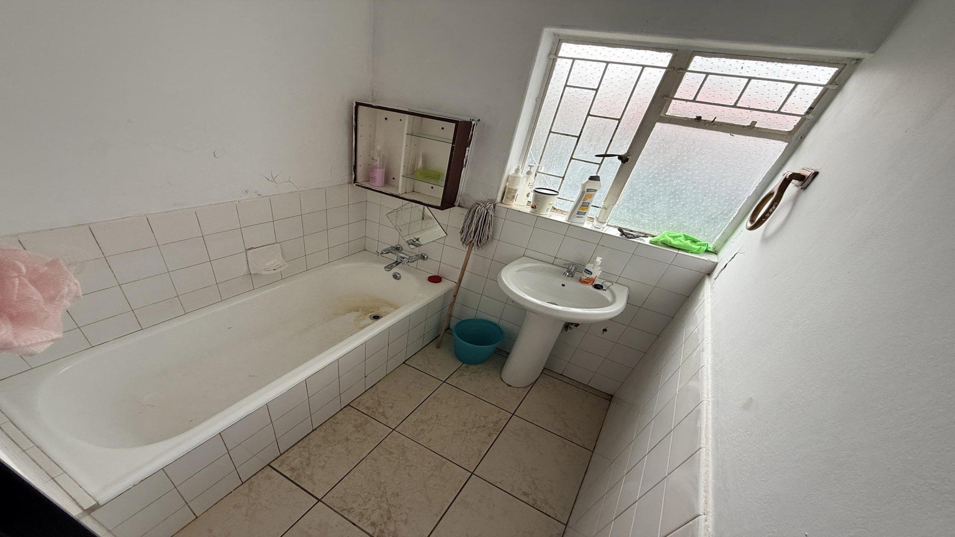 Bathroom 1 of property in Evander