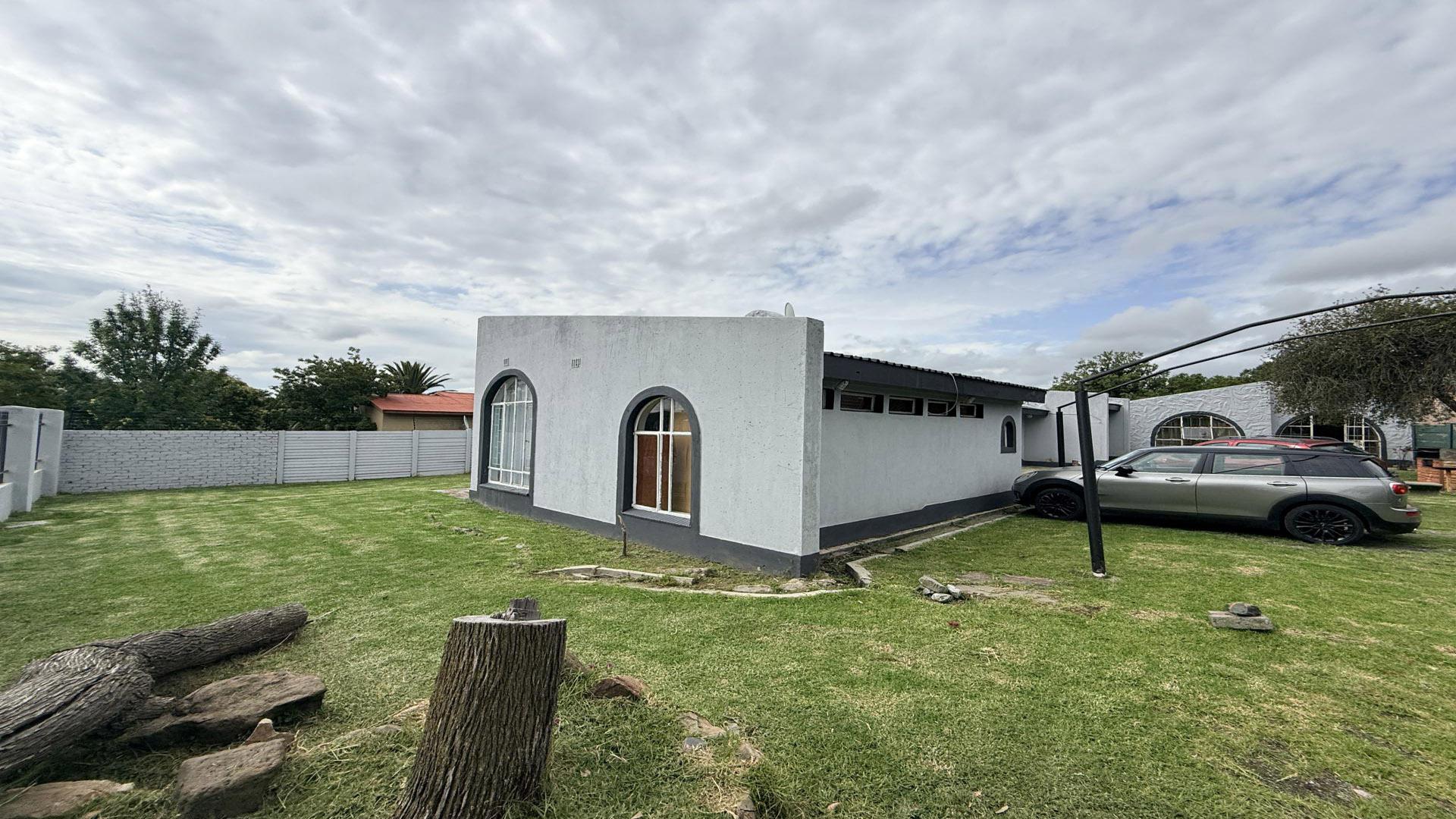 Front View of property in Evander