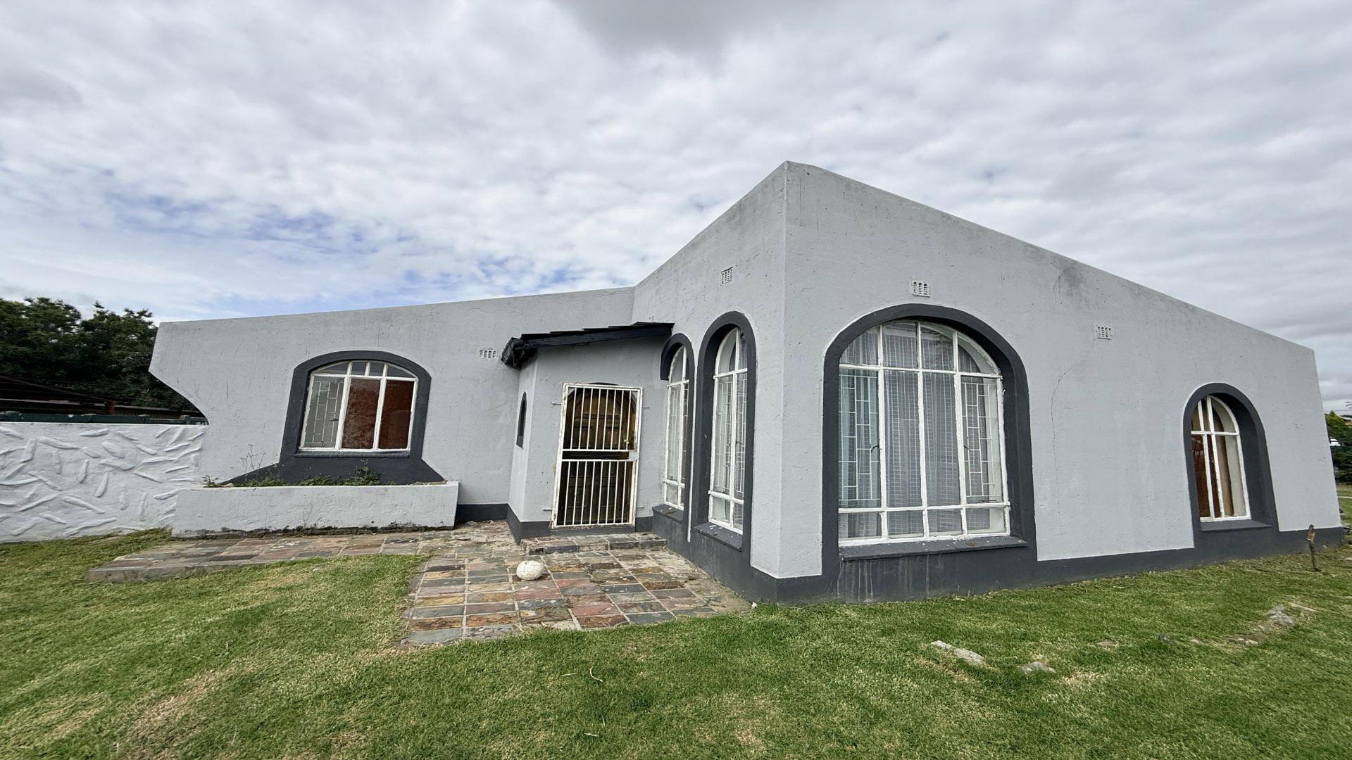 Front View of property in Evander