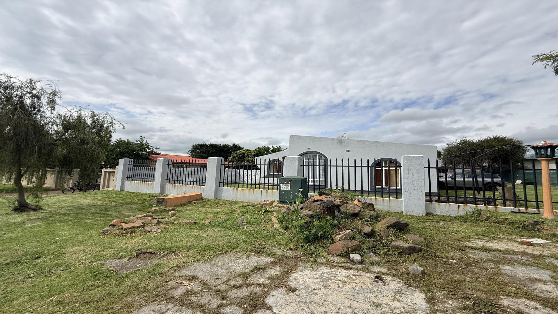 Front View of property in Evander