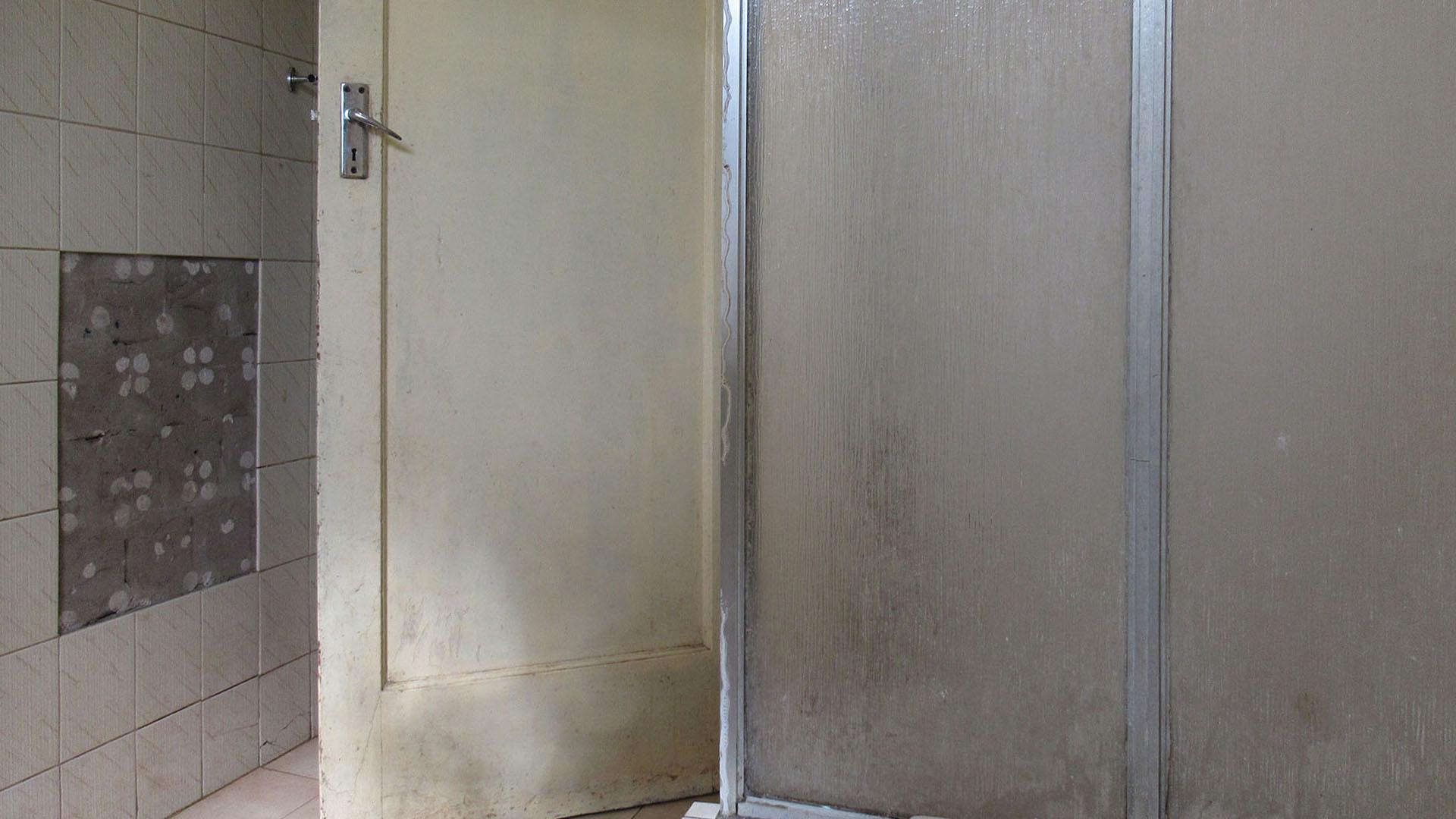 Bathroom 1 - 6 square meters of property in Turffontein