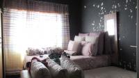 Bed Room 2 - 13 square meters of property in Turffontein