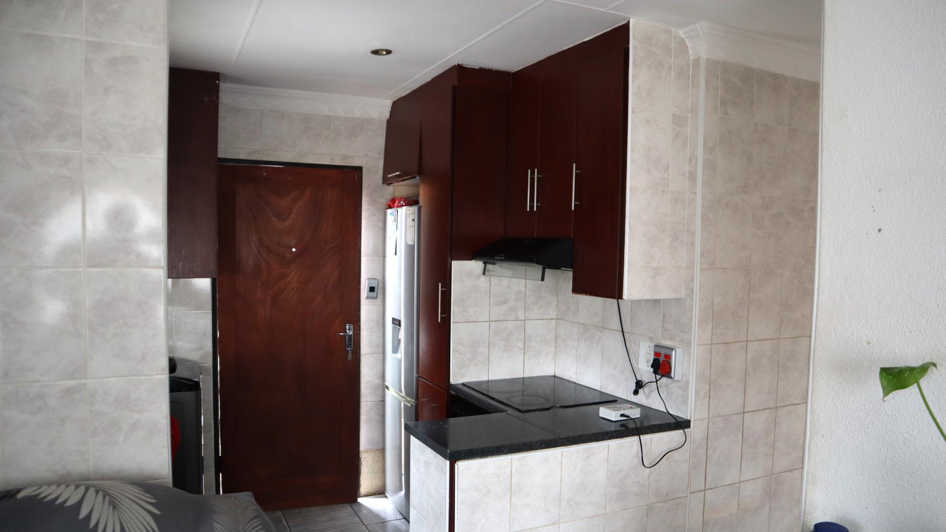 Kitchen of property in Mindalore