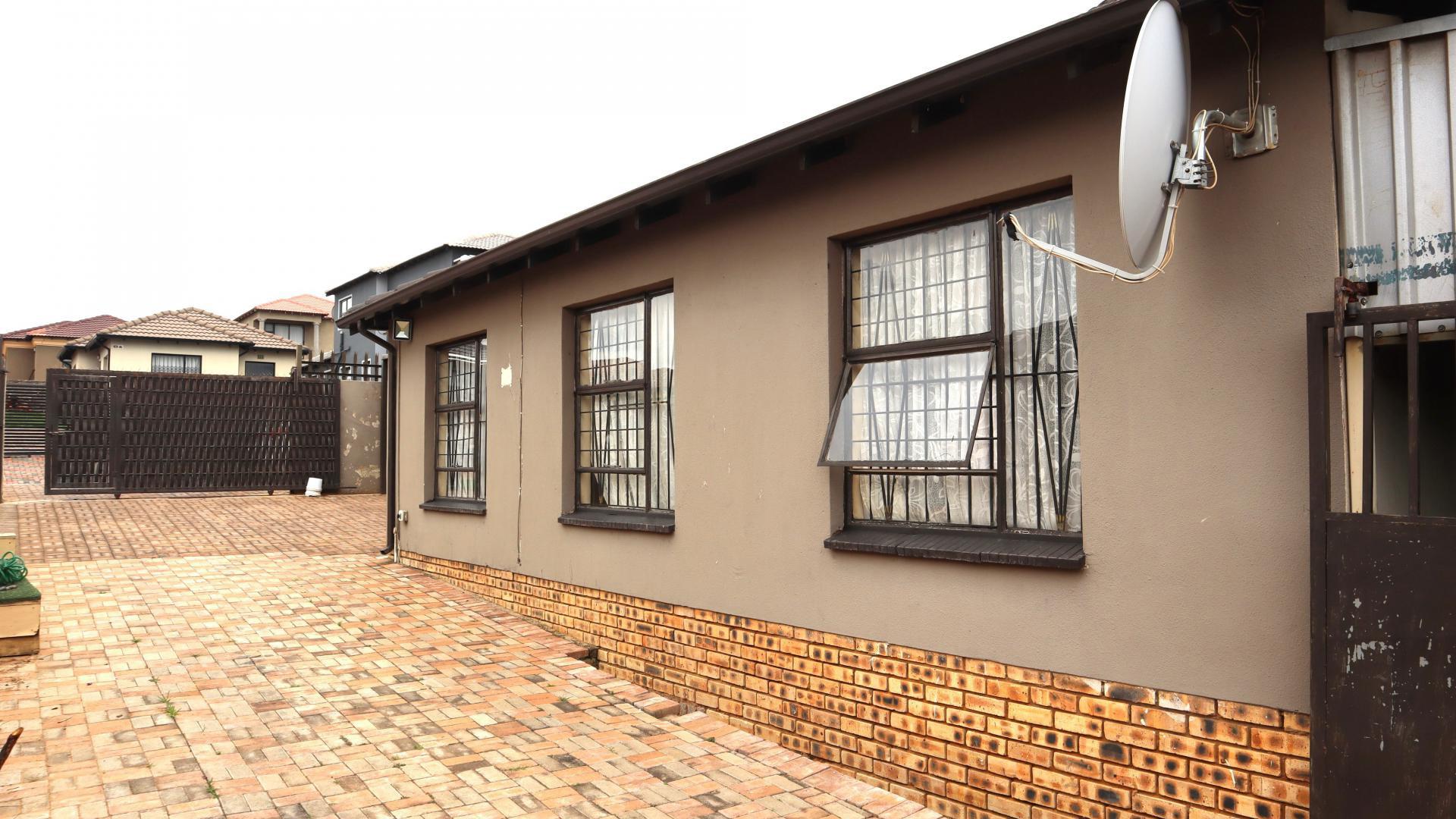 Spaces of property in Mindalore