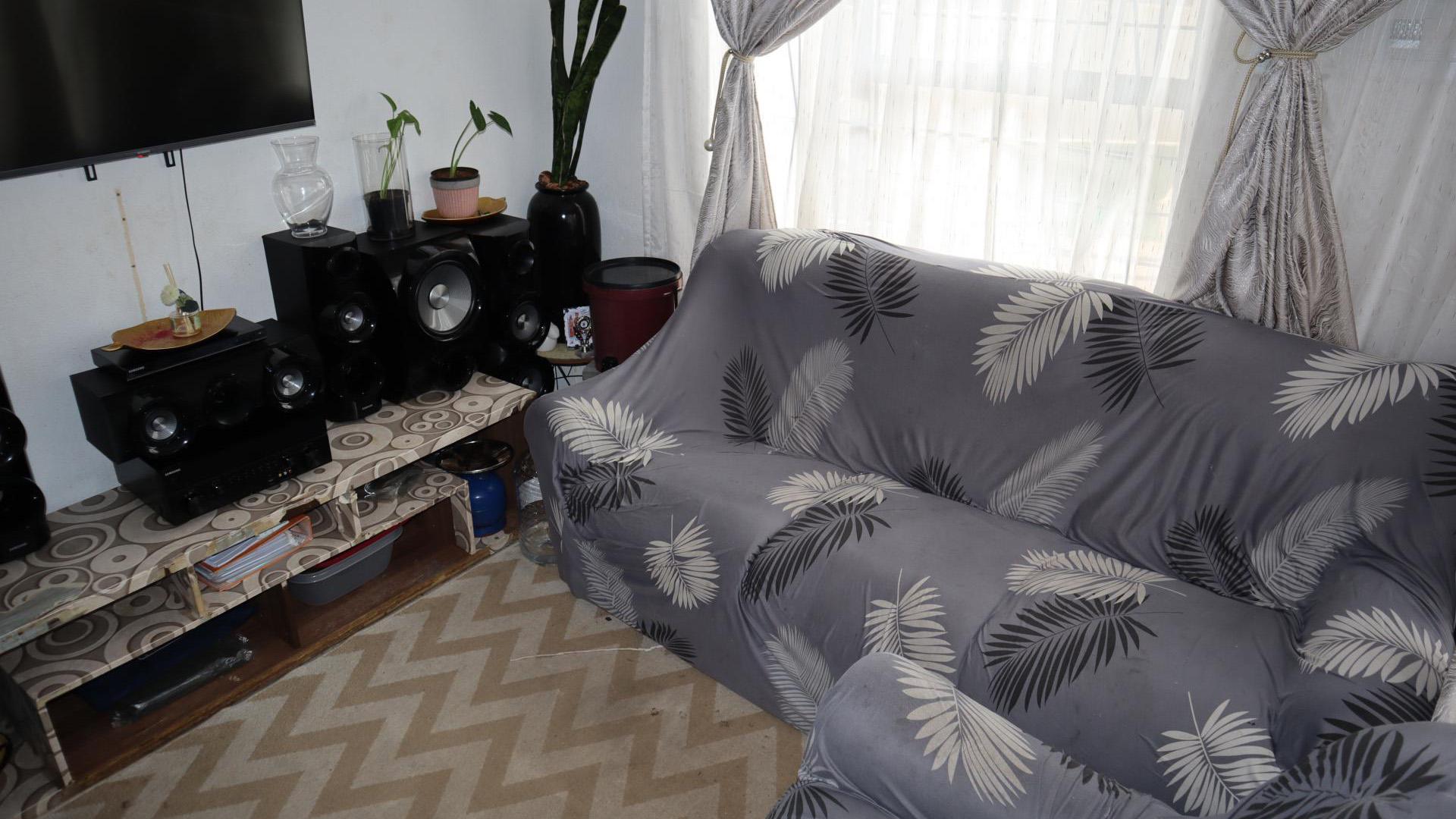 Lounges of property in Mindalore