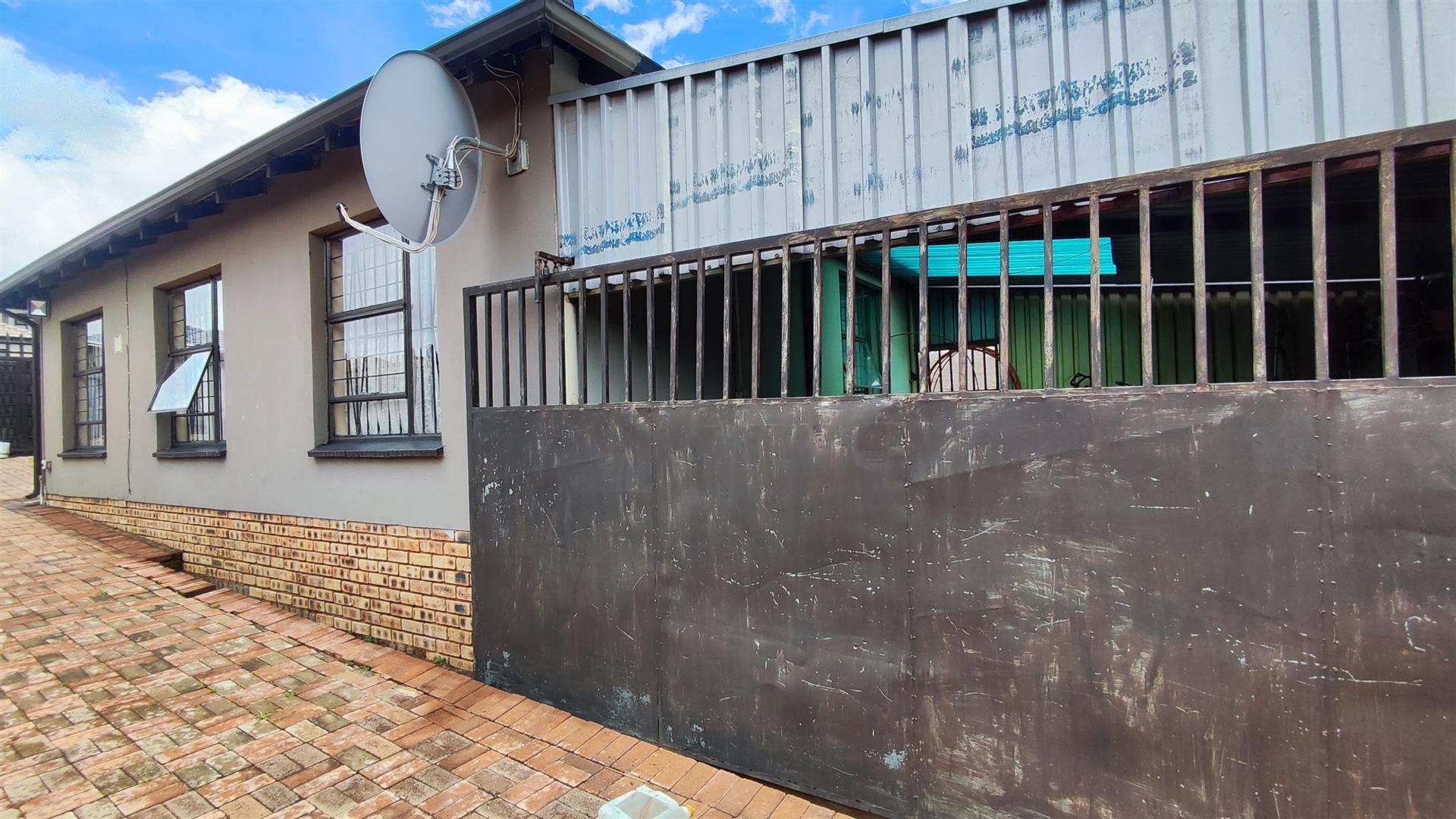 Front View of property in Mindalore