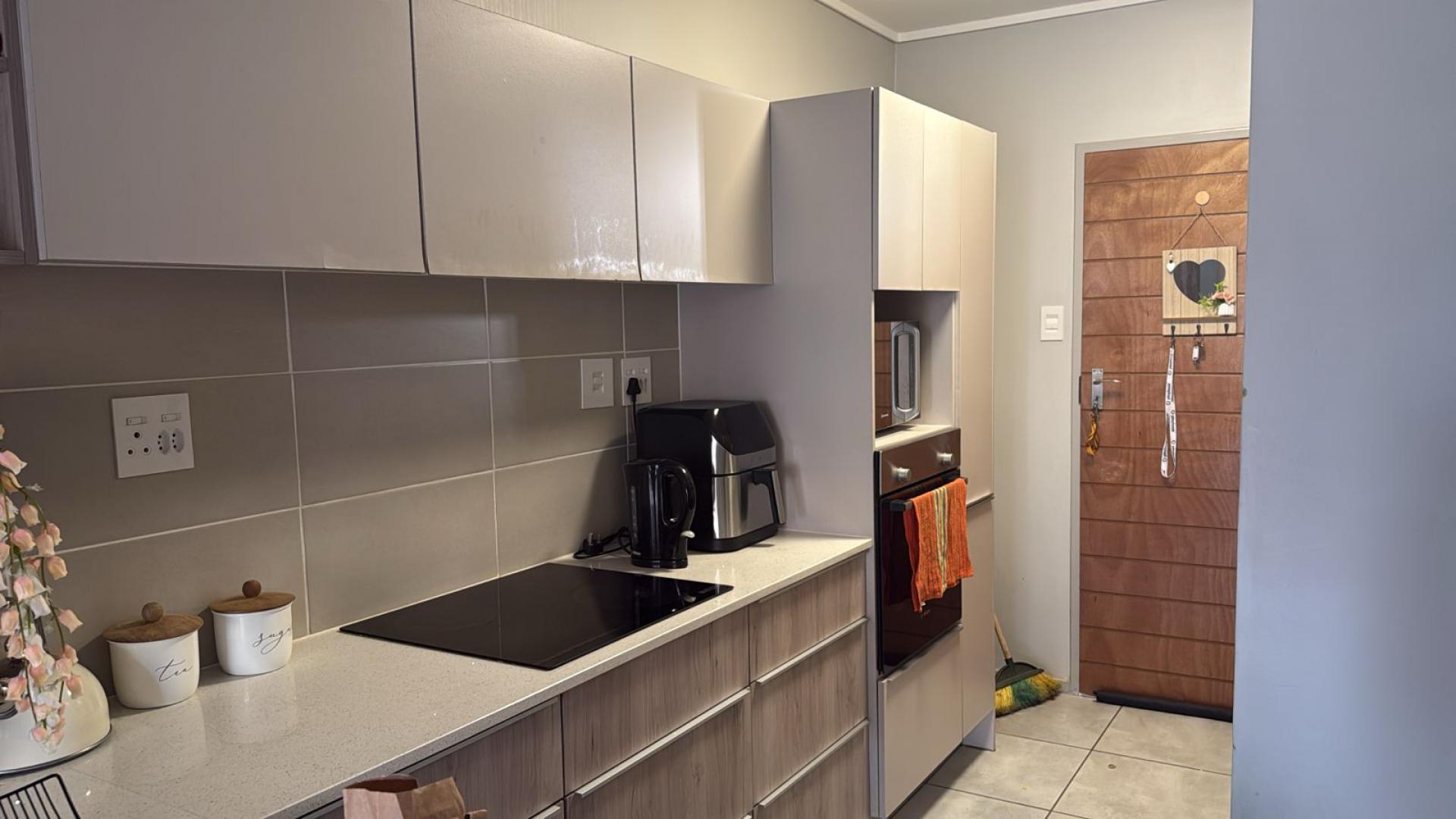 Kitchen of property in Rooihuiskraal