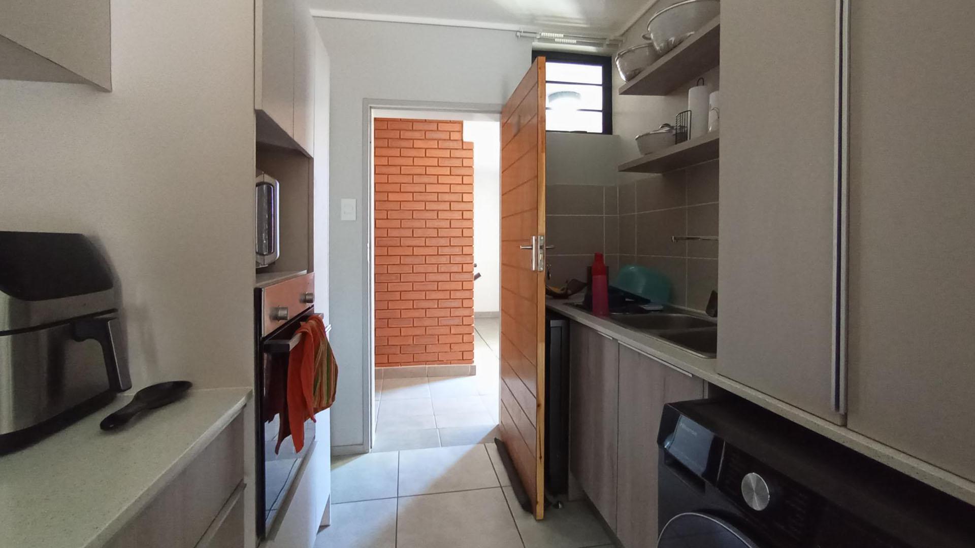 Kitchen - 7 square meters of property in Rooihuiskraal