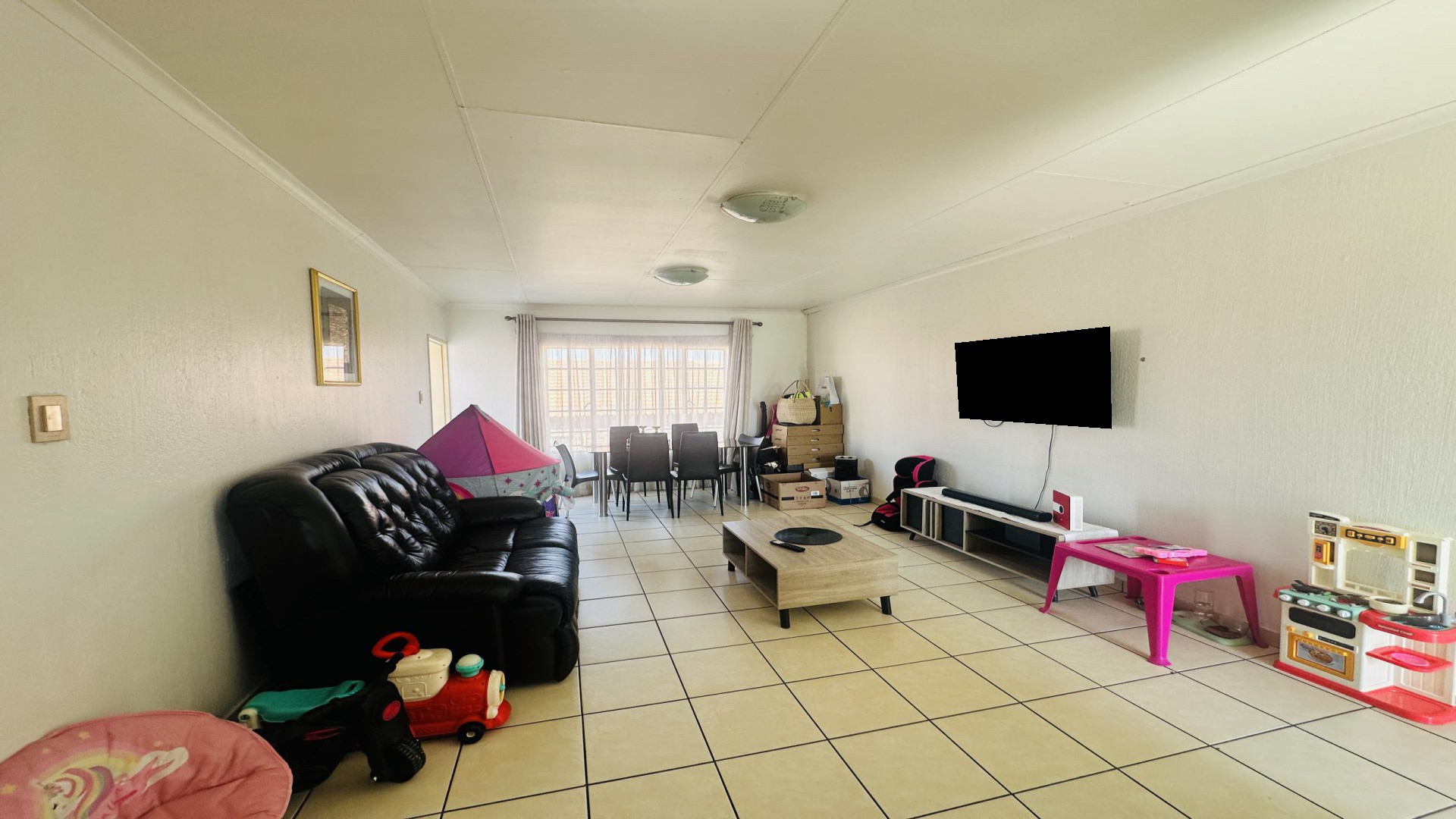 Lounges of property in Winchester Hills