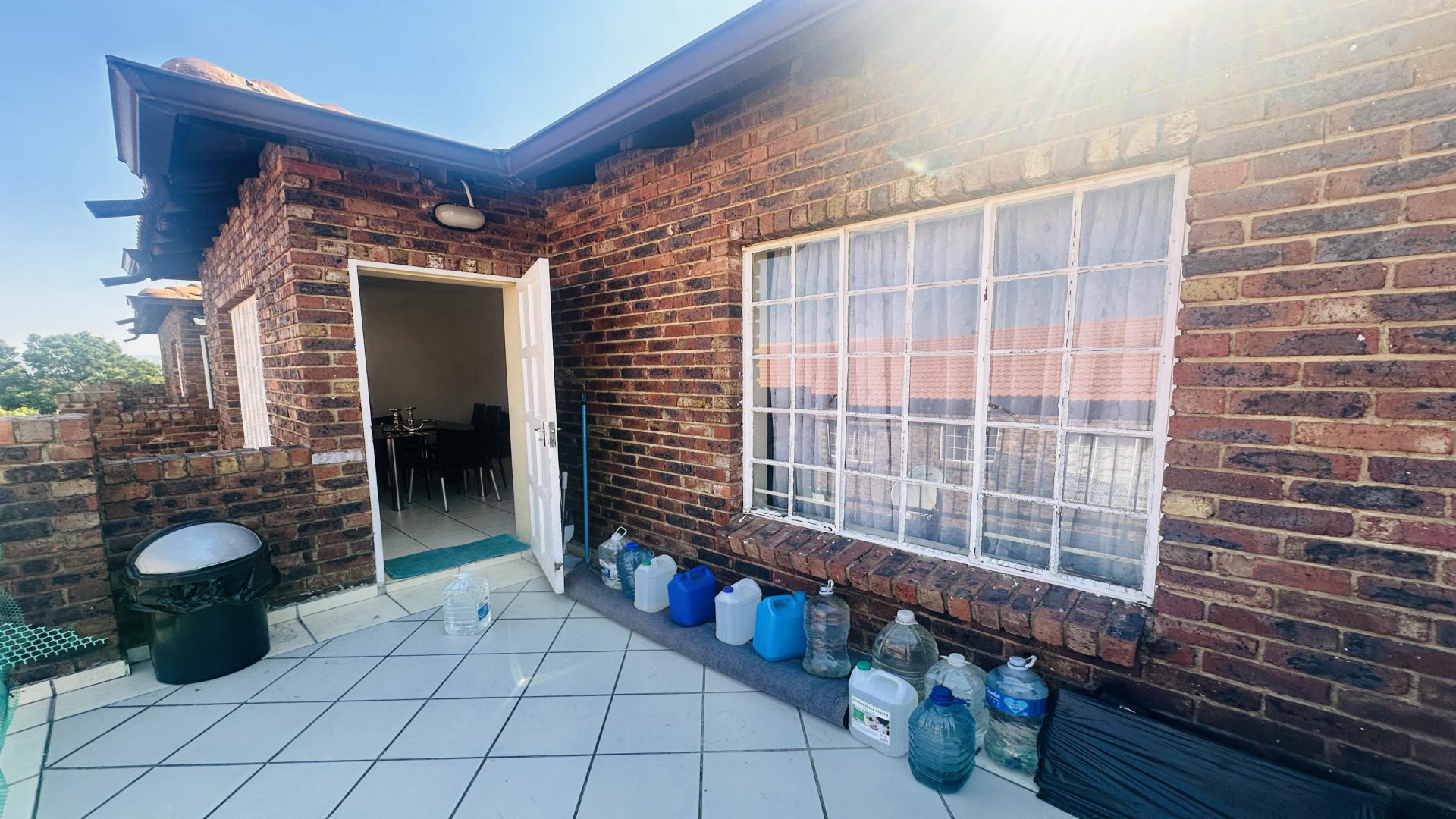 Balcony of property in Winchester Hills