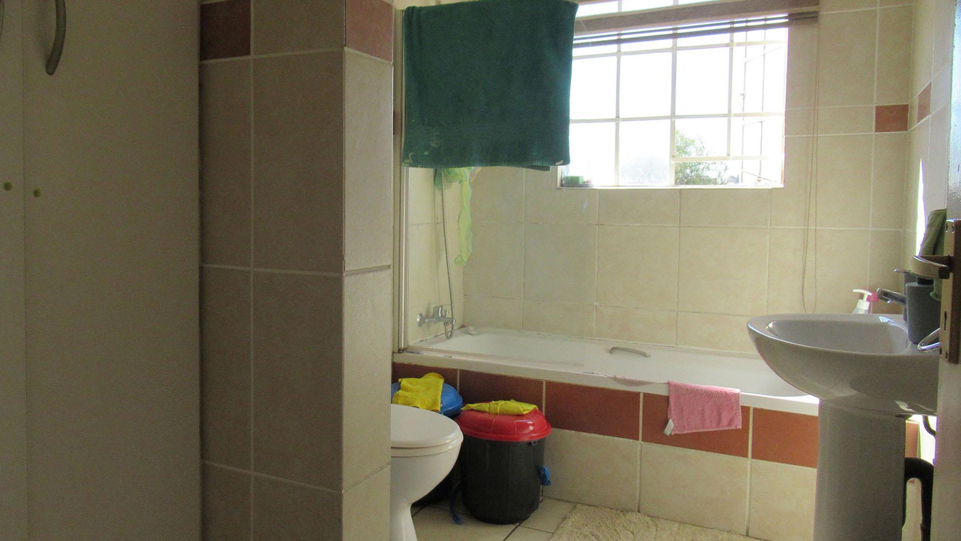 Bathroom 1 - 7 square meters of property in Winchester Hills
