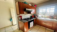 Kitchen of property in Winchester Hills