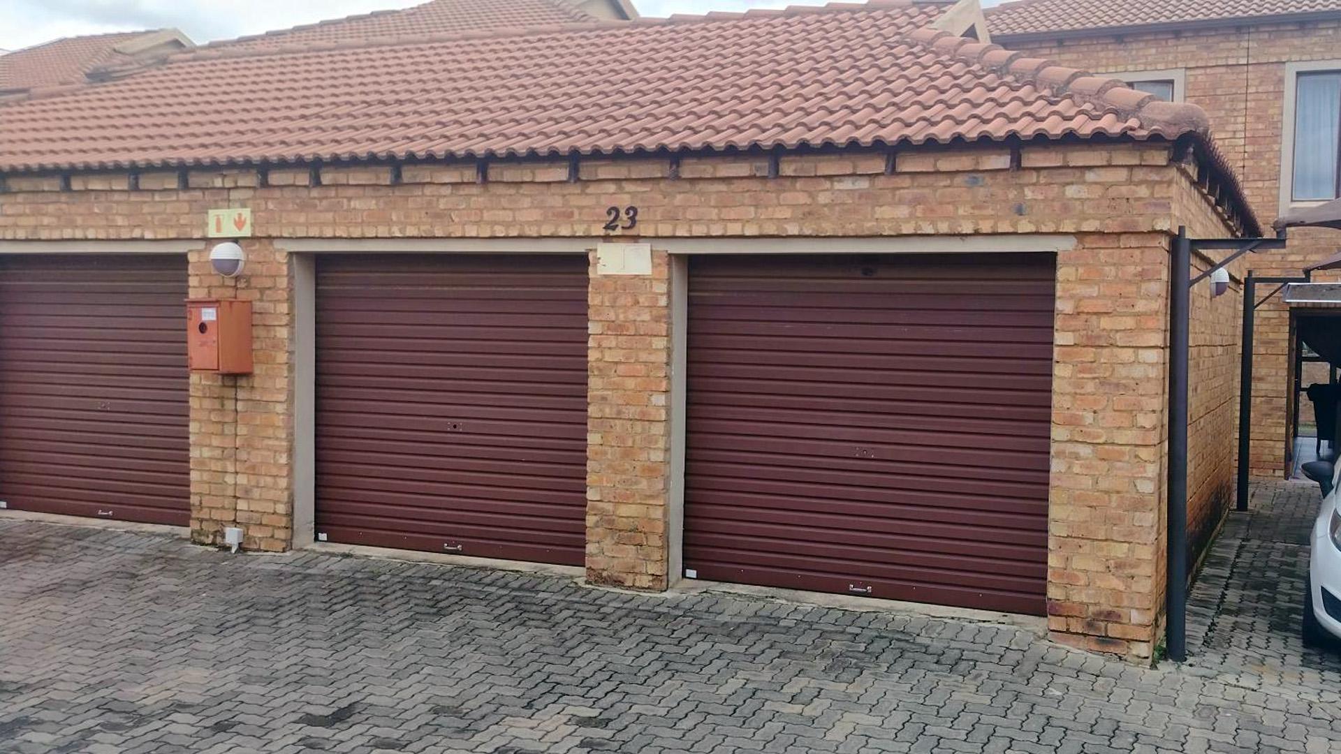 Garage of property in Theresapark