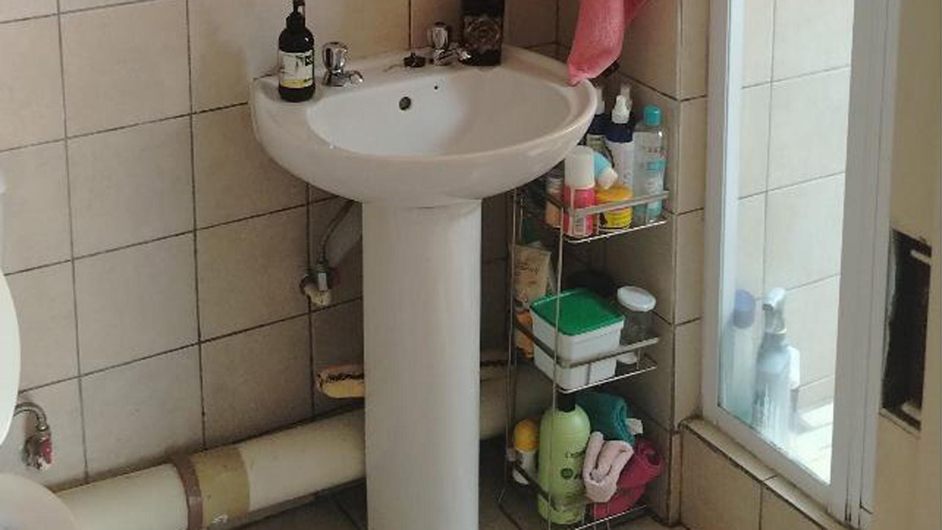 Bathroom 2 of property in Theresapark