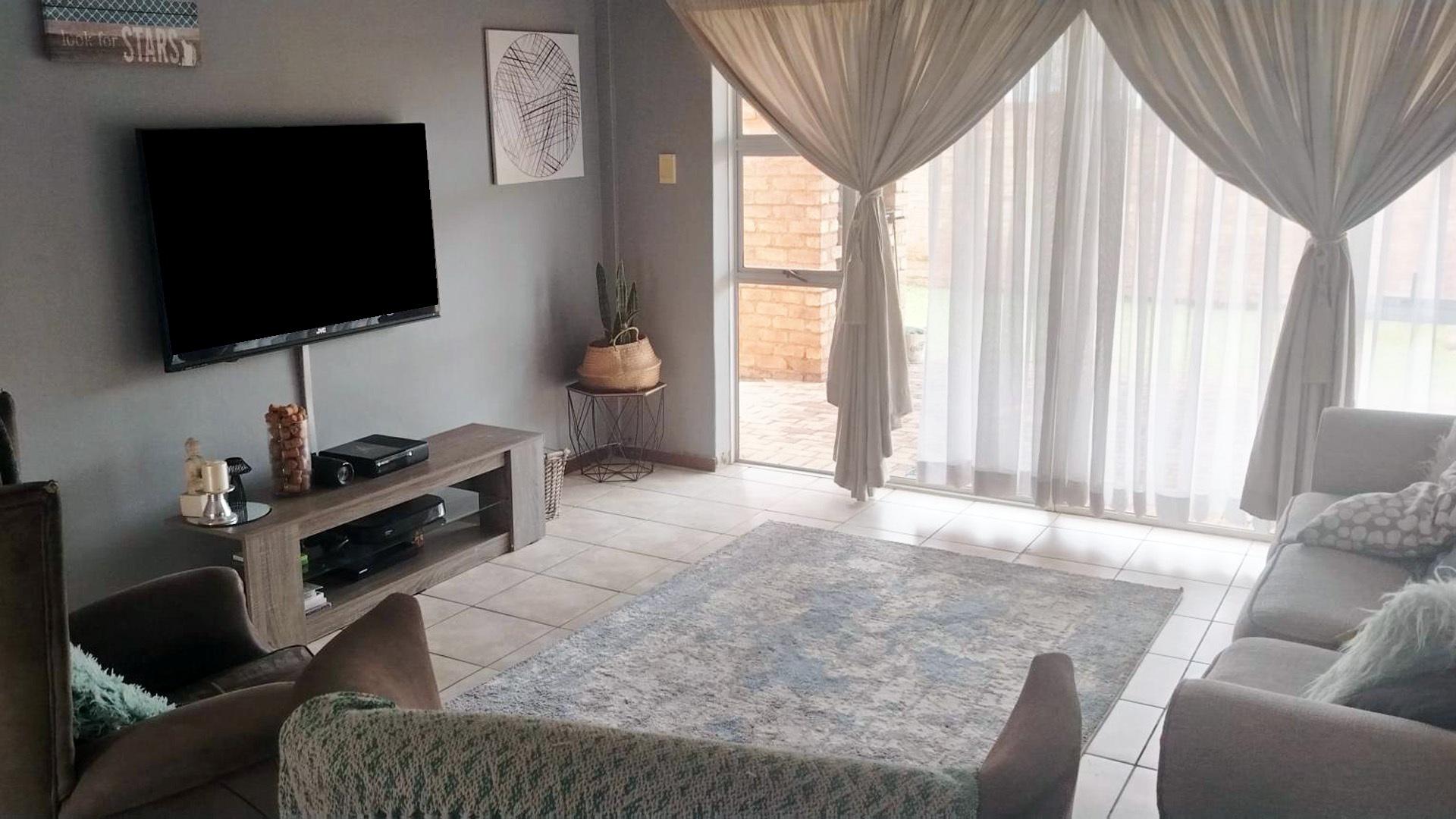 Lounges of property in Theresapark