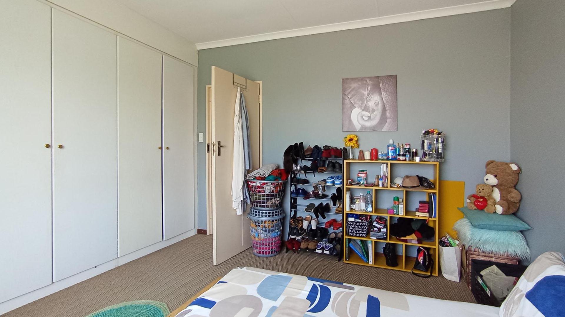 Bed Room 1 - 17 square meters of property in Theresapark