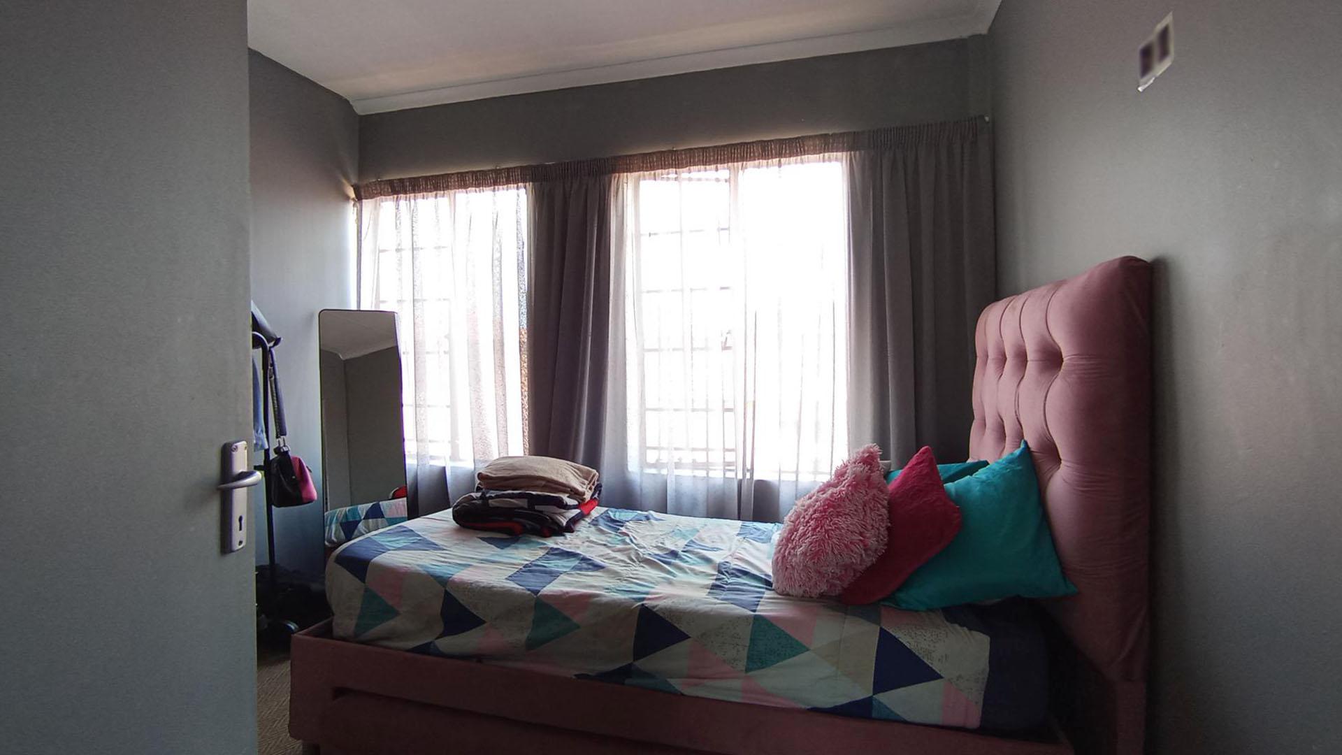 Bed Room 3 - 9 square meters of property in Theresapark