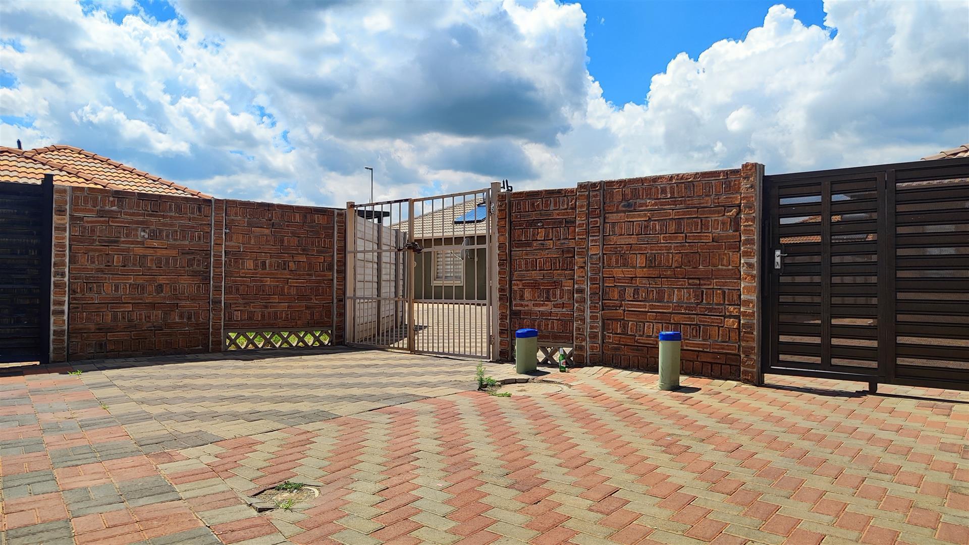 Front View of property in Sky City