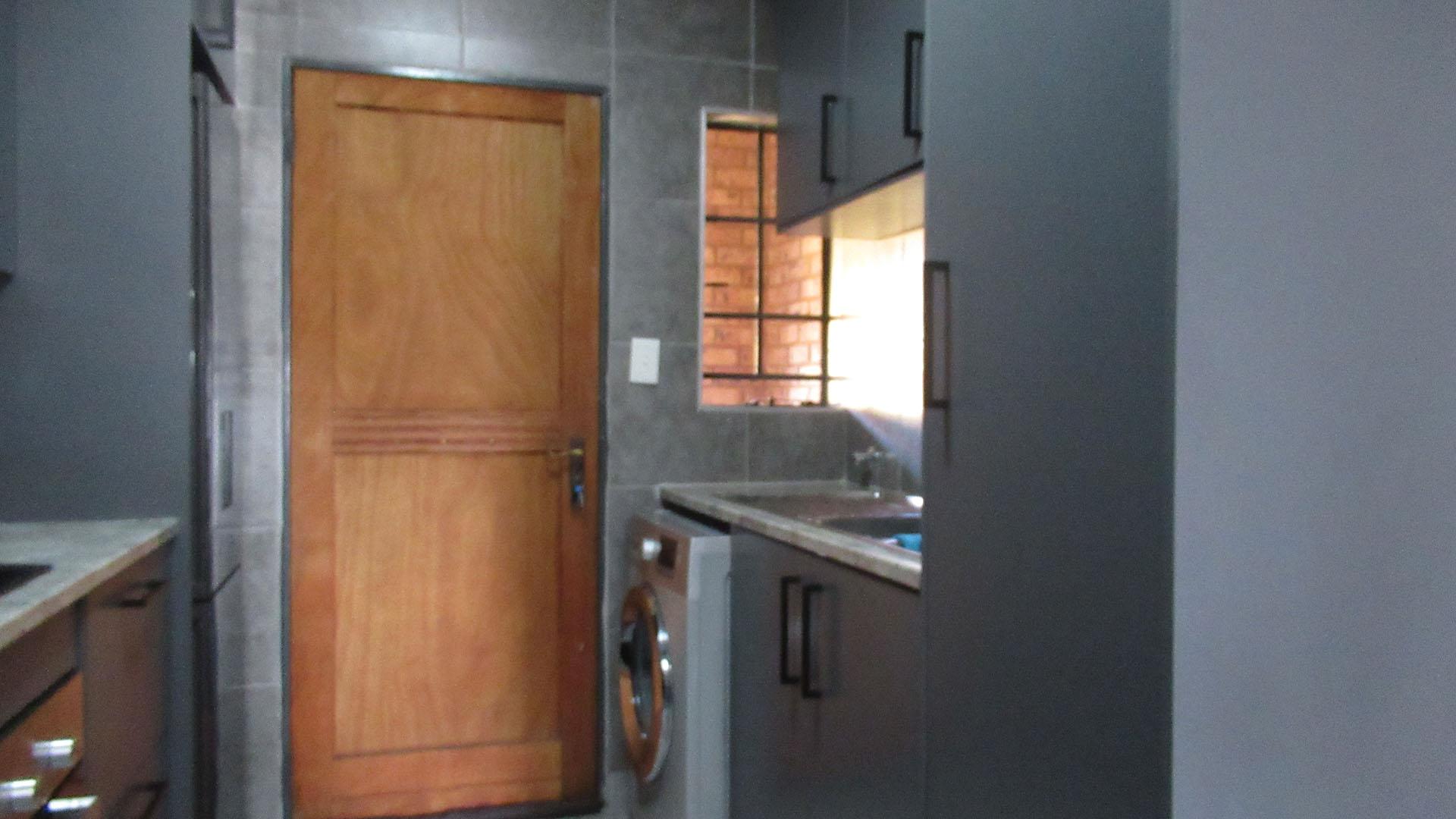 Kitchen - 7 square meters of property in Elspark