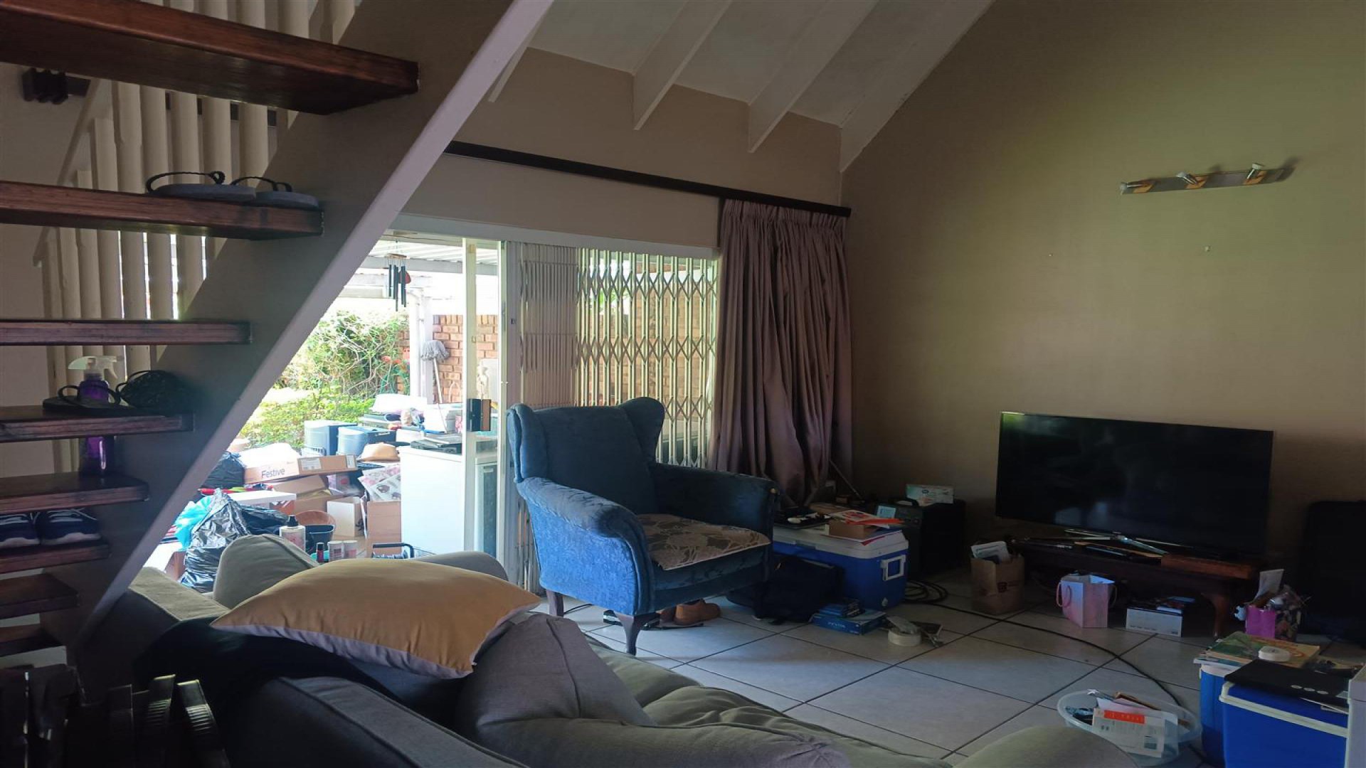 Lounges - 24 square meters of property in Kilner park