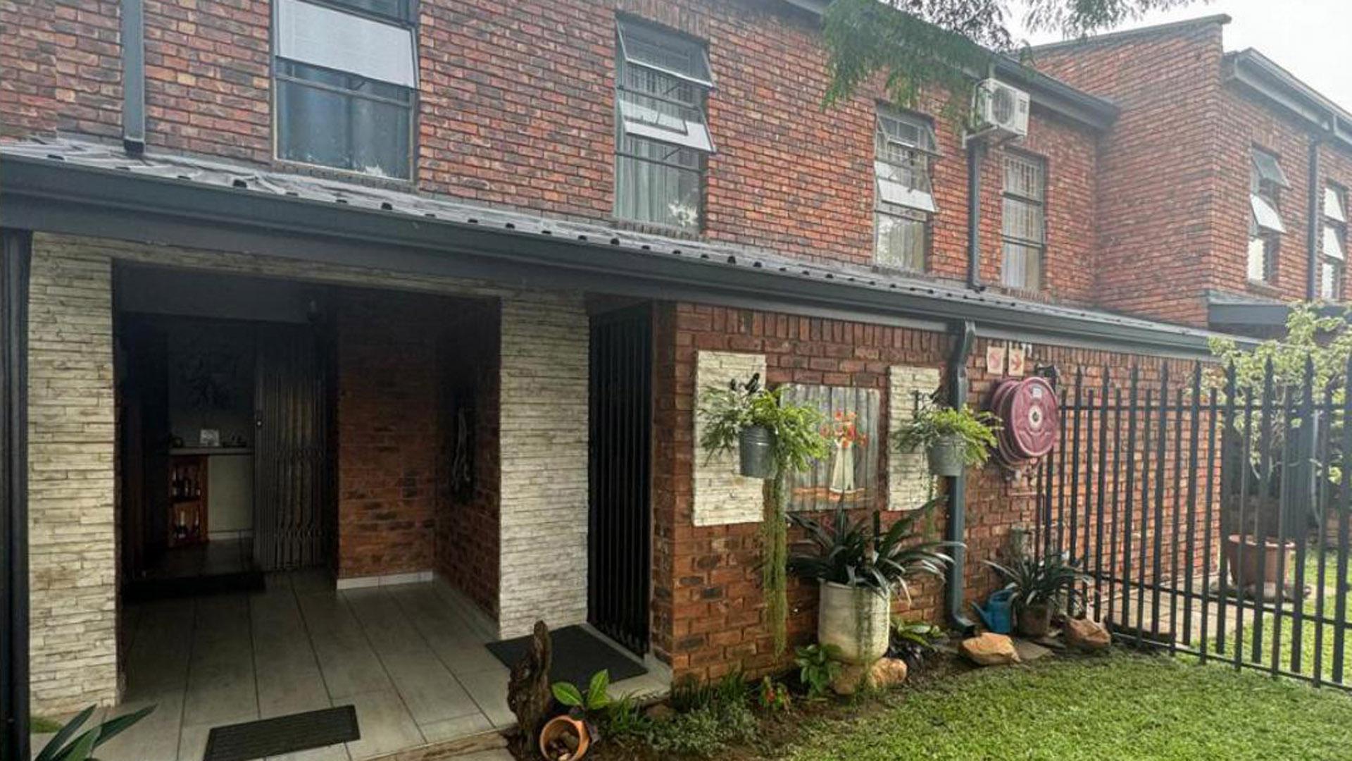 Front View of property in Rustenburg