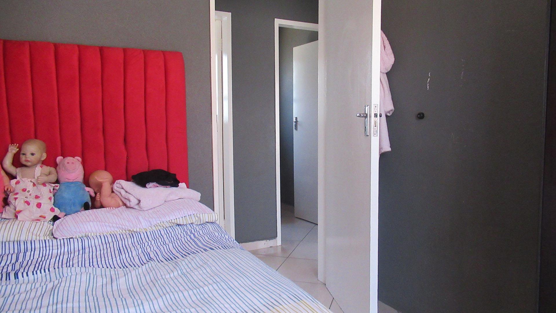 Bed Room 1 - 9 square meters of property in Kagiso