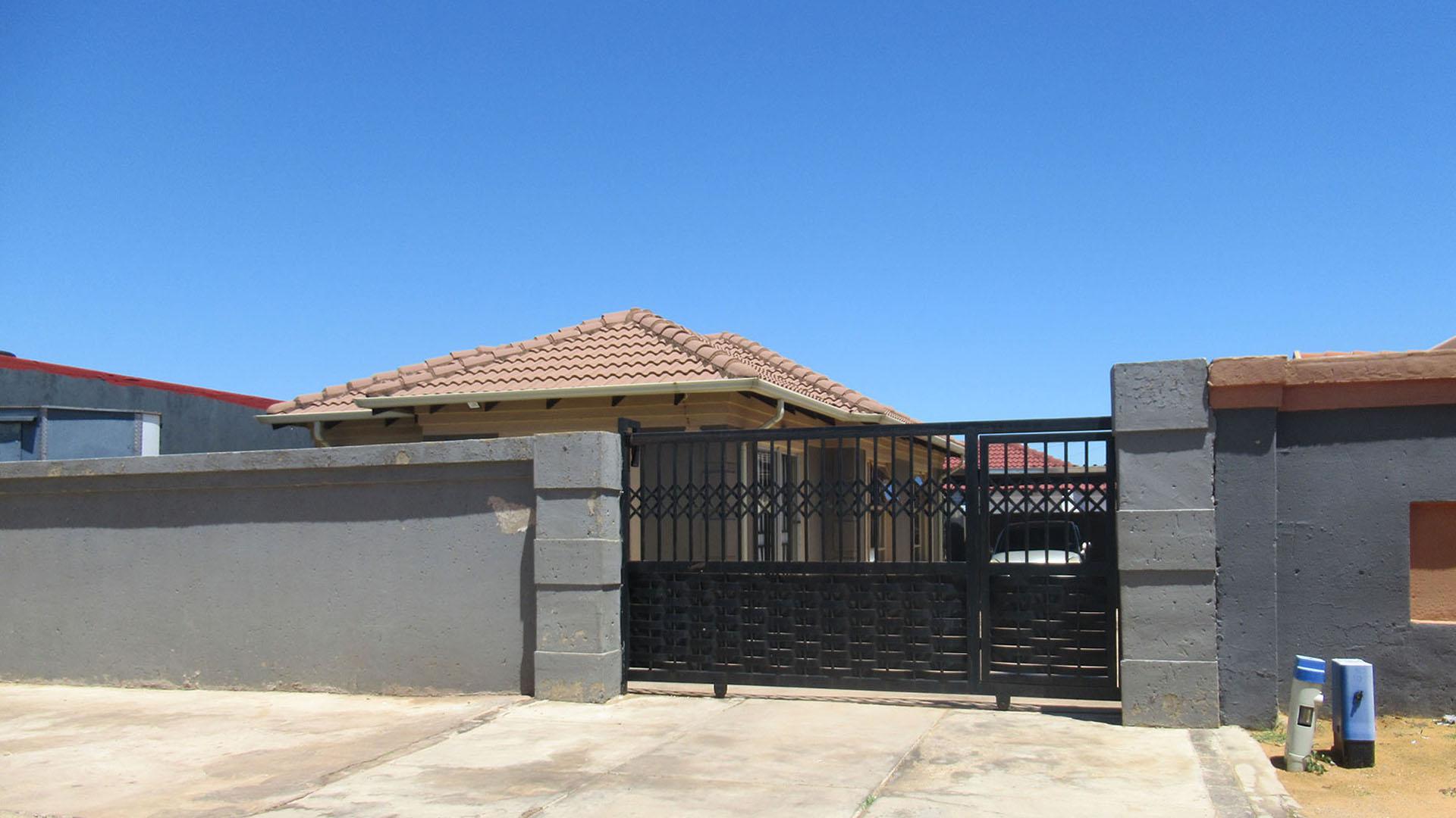 Front View of property in Kagiso