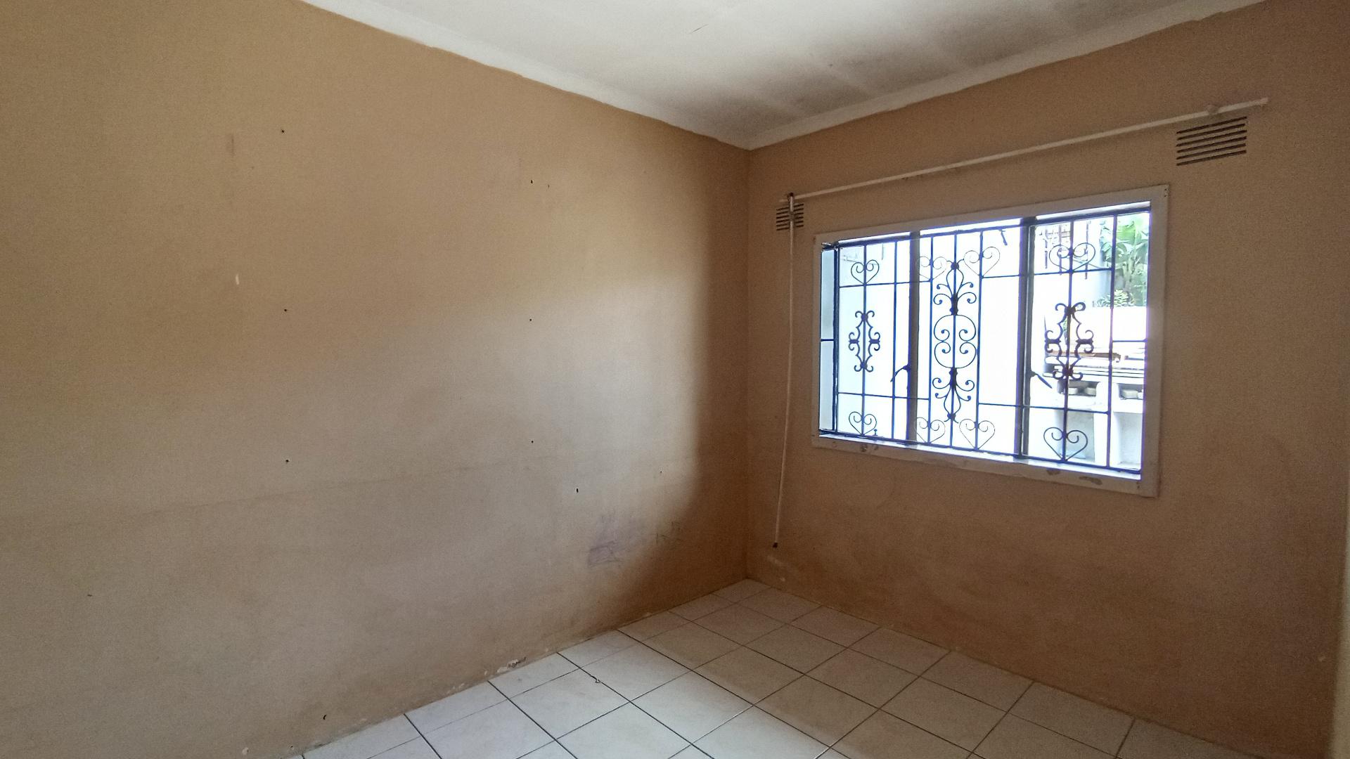 Bed Room 2 - 12 square meters of property in Shastri Park