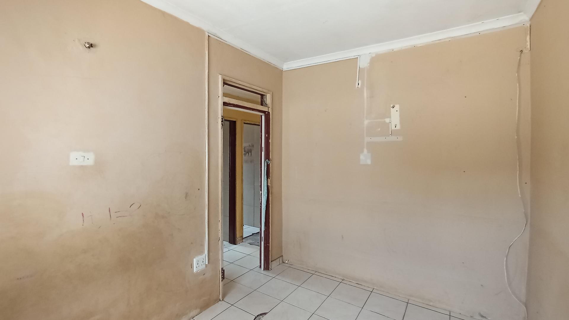 Bed Room 2 - 12 square meters of property in Shastri Park