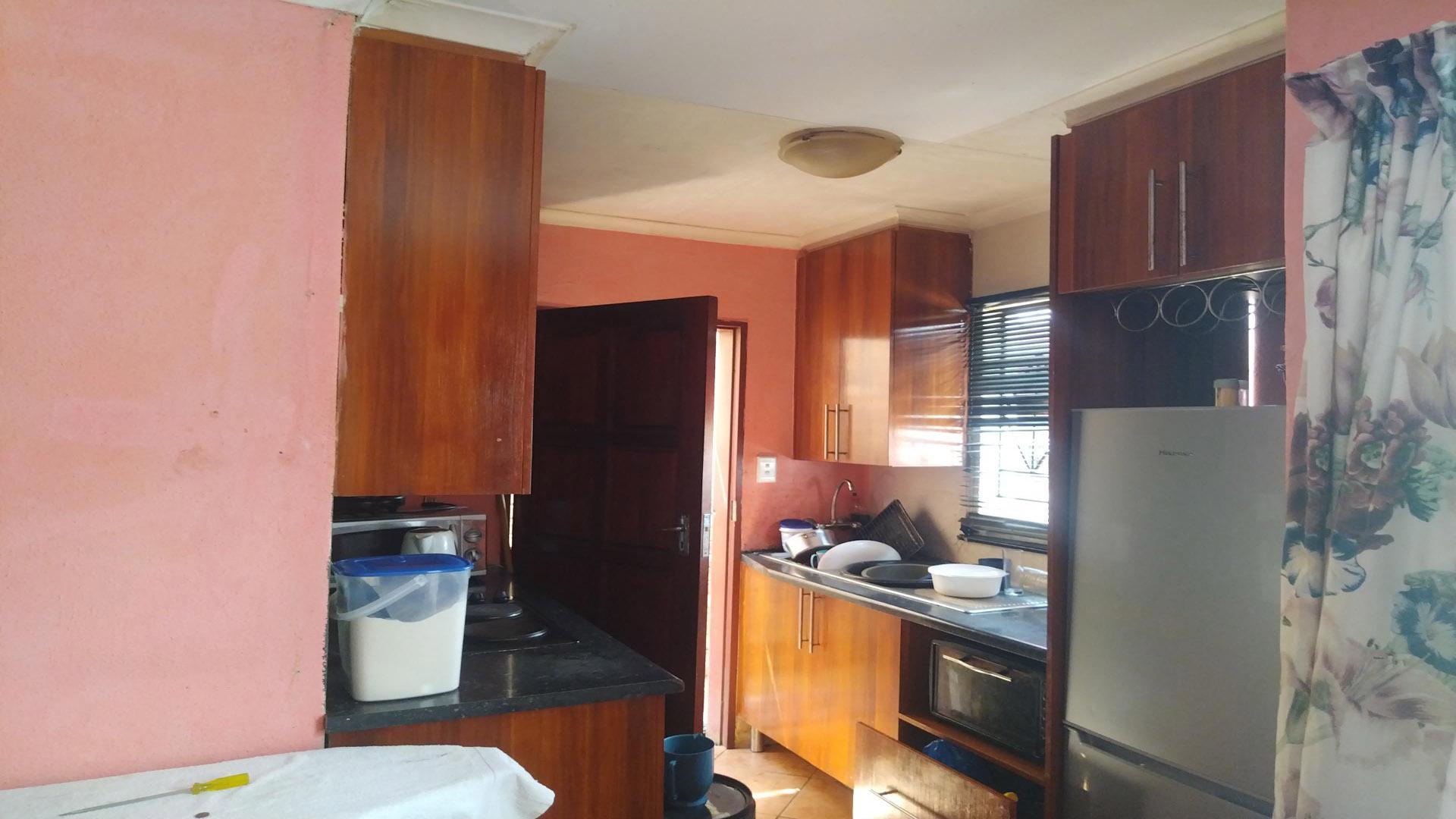 Kitchen of property in Soshanguve