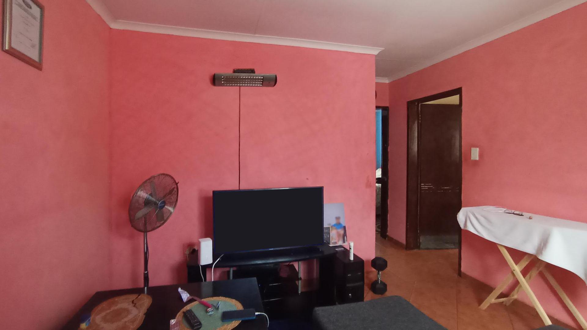 Lounges - 12 square meters of property in Soshanguve