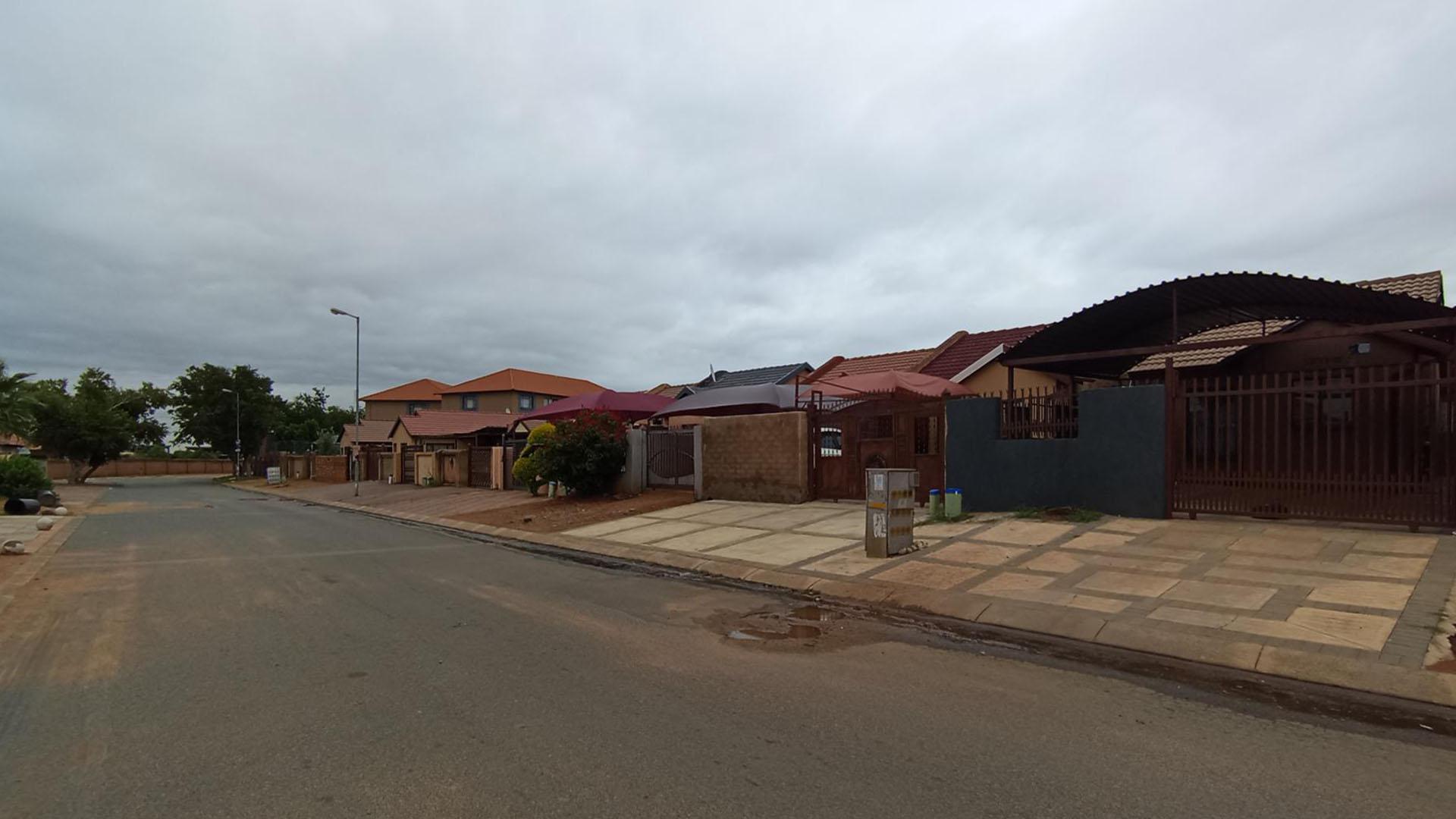 Front View of property in Soshanguve