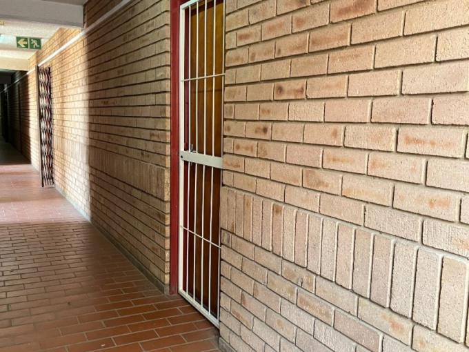 2 Bedroom Apartment to Rent in Hatfield - Property to rent - MR701619