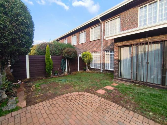 3 Bedroom Simplex for Sale For Sale in Brackenhurst - MR701628