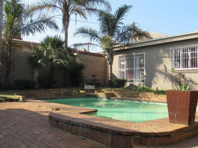 4 Bedroom House for Sale For Sale in Linmeyer - MR701633