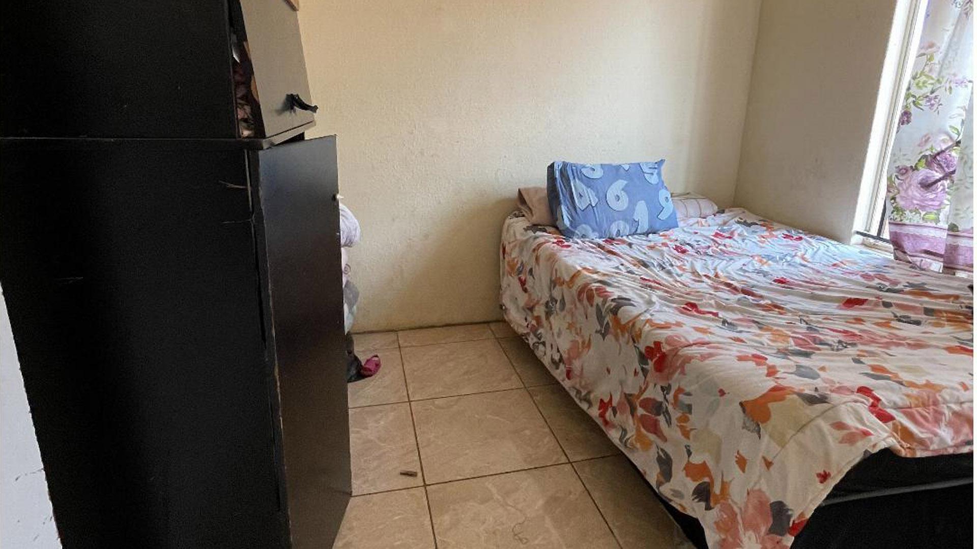 Bed Room 1 of property in Protea Glen