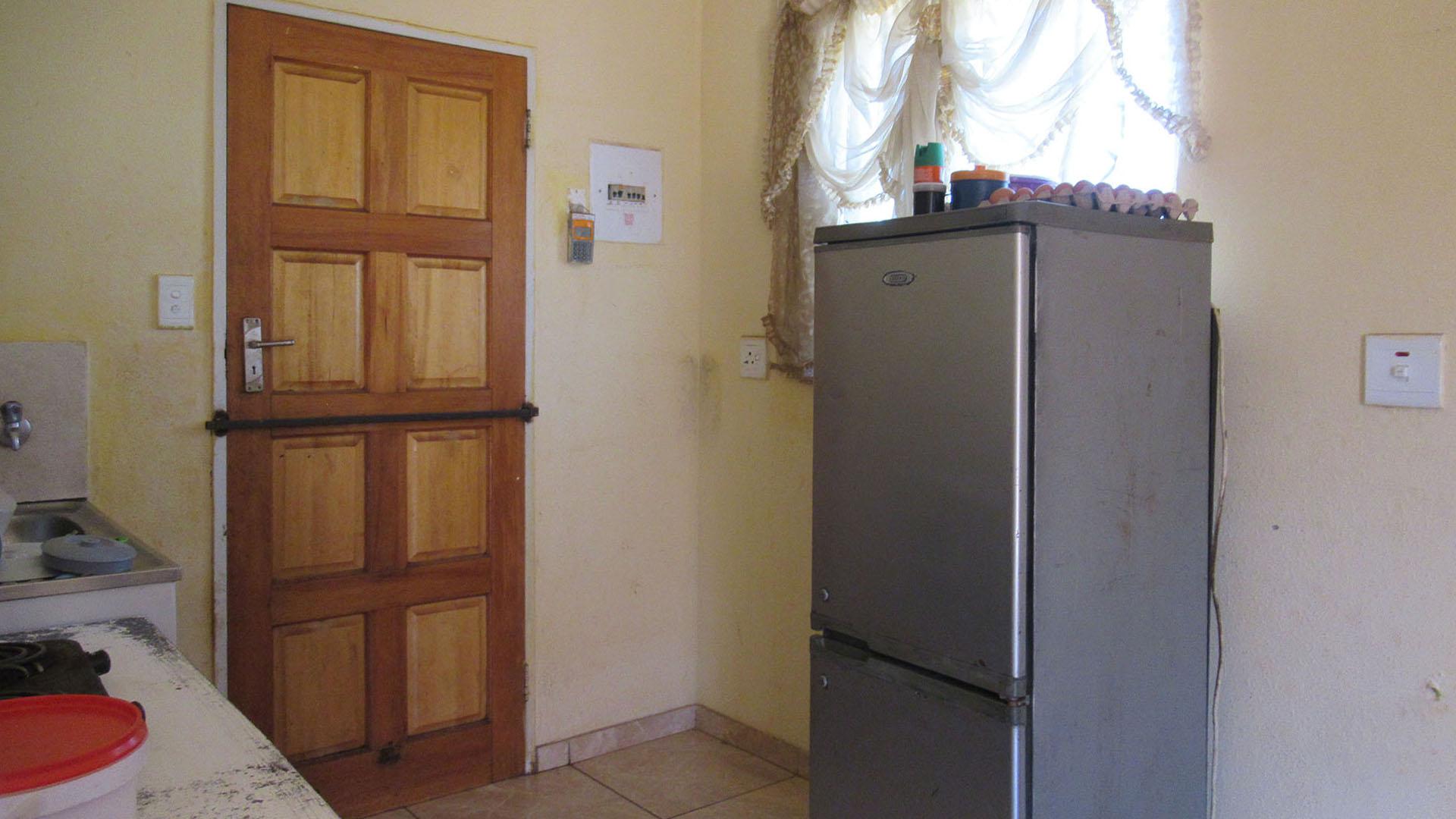 Kitchen - 4 square meters of property in Protea Glen