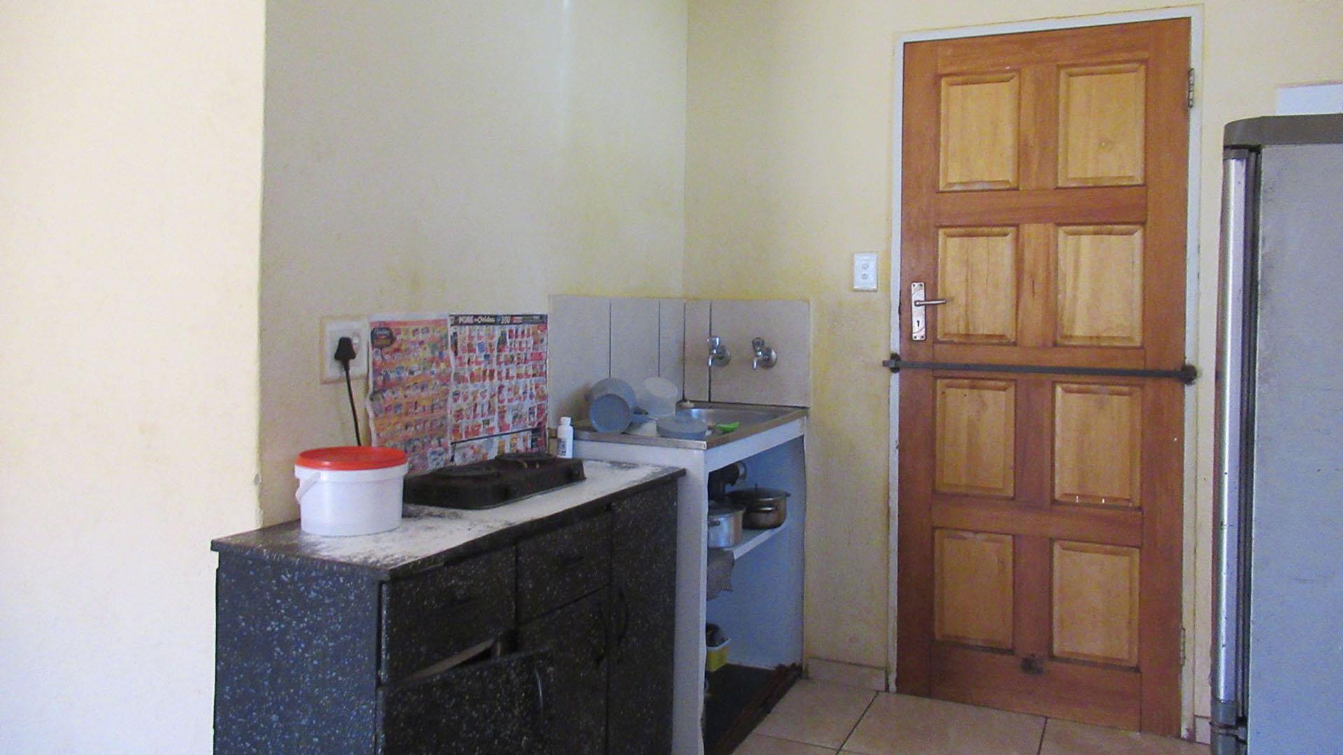 Kitchen - 4 square meters of property in Protea Glen