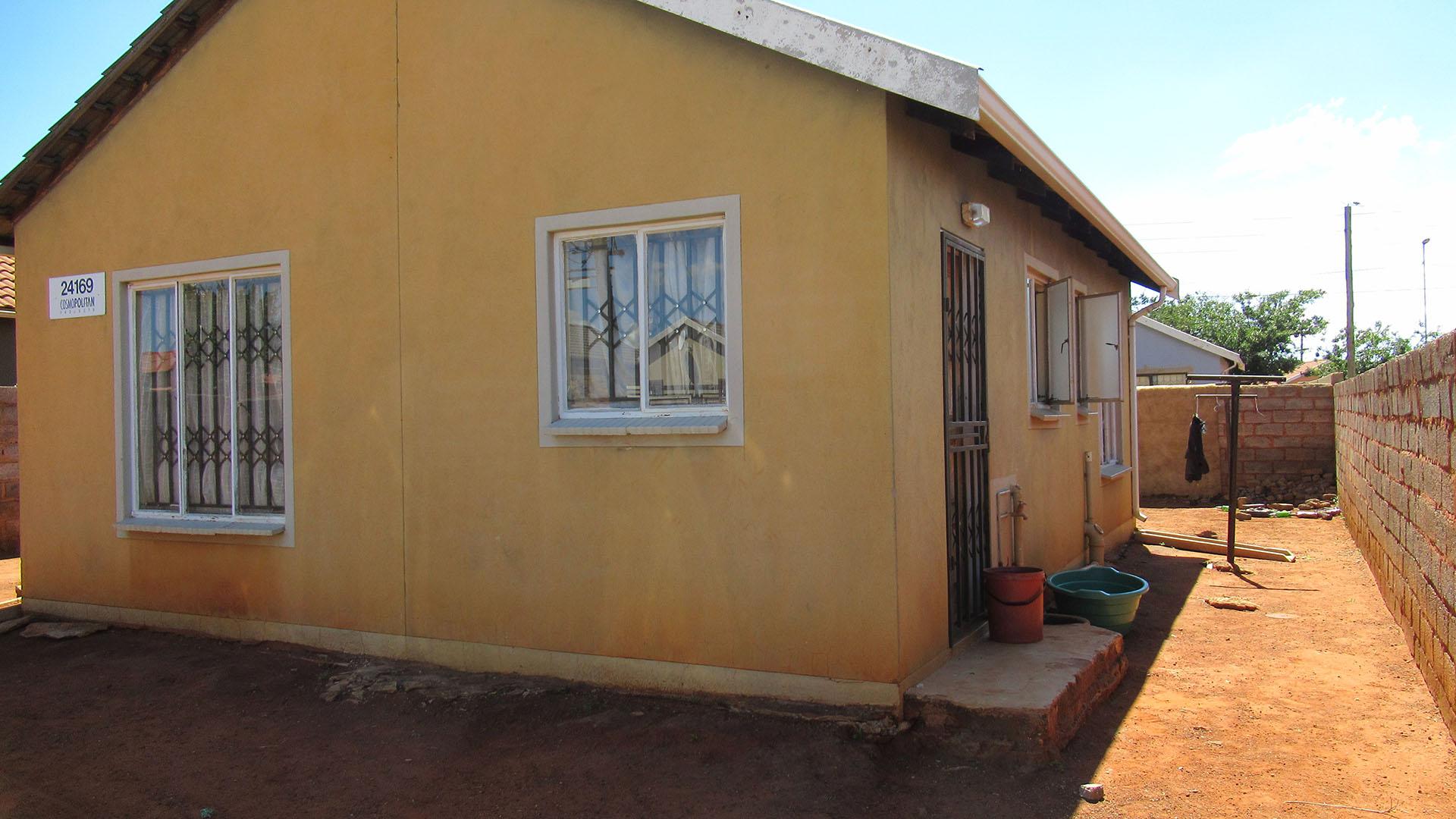 Front View of property in Protea Glen