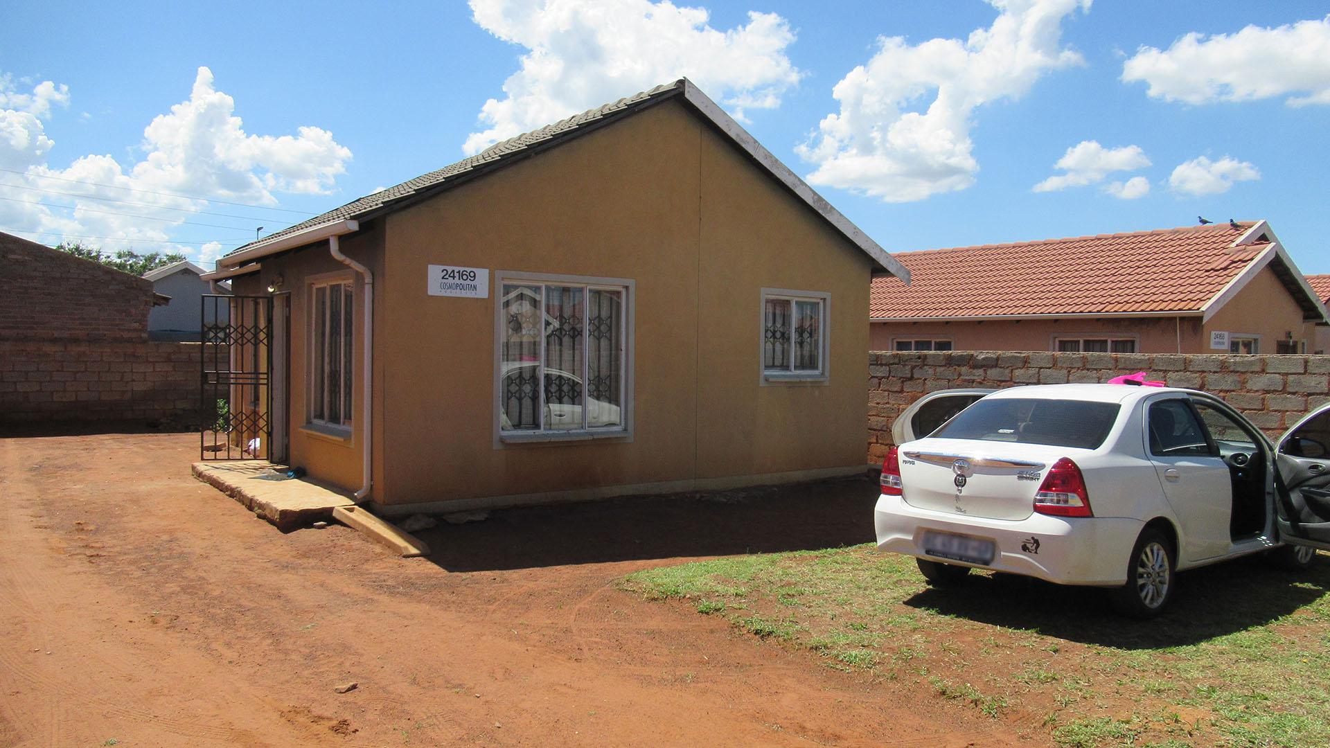 Front View of property in Protea Glen